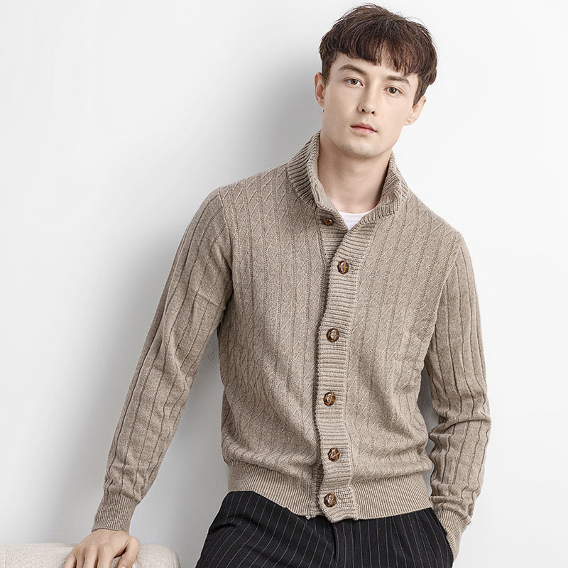 Uldmateriale er hårdt og ikke let krympet uld sweater, rund hals pullover sweater